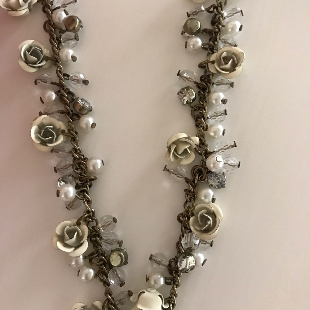 Rose detailed necklace